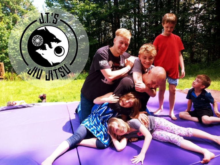 Youth with J.T.'s mobile jiu jitsu training on the mats.